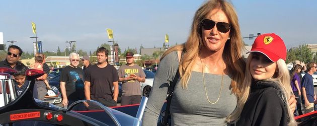 Caitlyn Jenner und Kylie Jenner bei einem Autorennen Caitlyn Jenner und Kylie Jenner bei einem Autorennen