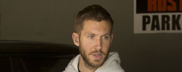 Calvin Harris in einer Parkgarage in Los Angeles Calvin Harris in einer Parkgarage in Los Angeles