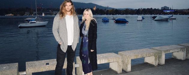 Carly und Brock O'Hurn am Meer Carly und Brock O'Hurn am Meer
