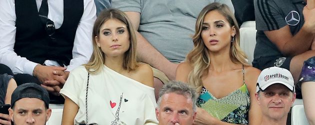 Cathy Hummels und Ann-Kathrin Brömmel im Stadion in Marseille Cathy Hummels und Ann-Kathrin Brömmel im Stadion in Marseille