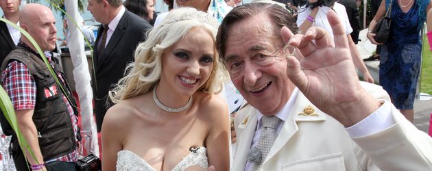 Cathy und Richard Lugner bei ihrer Verlobung im August 2014 in Velden Cathy und Richard Lugner bei ihrer Verlobung im August 2014 in Velden