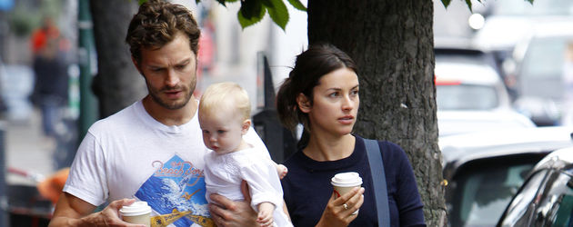 Jamie Dornan mit Amelie Awarner und der gemeinsamen Tochter Dulcie Jamie Dornan mit Amelie Awarner und der gemeinsamen Tochter Dulcie