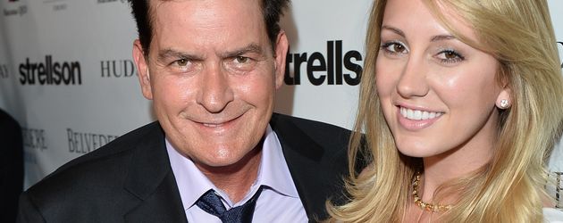 Charlie Sheen und Brett Rossi Charlie Sheen und Brett Rossi