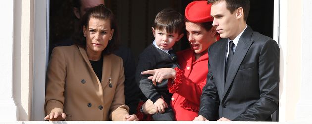 Charlotte Casiraghi mit Raphaël und Prinzessin Stephanie mit deren Sohn Louis Charlotte Casiraghi mit Raphaël und Prinzessin Stephanie mit deren Sohn Louis