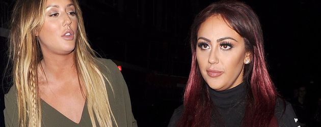 Charlotte Crosby und Sophie Kasaei, bekannt durch die Show "Geordie Shore" Charlotte Crosby und Sophie Kasaei, bekannt durch die Show "Geordie Shore"