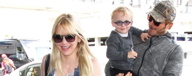 Chris Pratt, Anna Faris und Söhnchen Jack in Los Angeles am Flughafen Chris Pratt, Anna Faris und Söhnchen Jack in Los Angeles am Flughafen