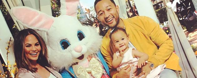 Chrissy Teigen und John Legend mit ihrer Tochter Luna Simone Chrissy Teigen und John Legend mit ihrer Tochter Luna Simone