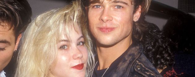 Christina Applegate und Brad Pitt bei einem Amnesty International Event Ende der 1980er Christina Applegate und Brad Pitt bei einem Amnesty International Event Ende der 1980er