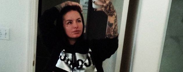 Er Zieht Christy Mack Aus Er Zieht Christy Mack Aus