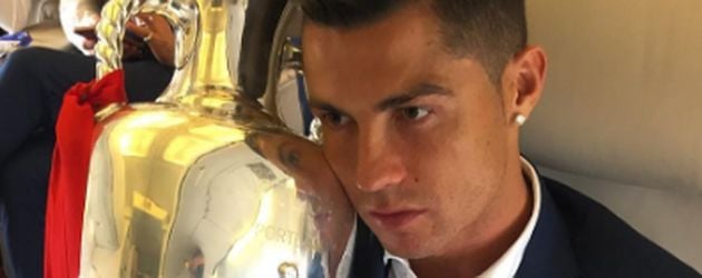 Cristiano Ronaldo und der EM-Pokal Cristiano Ronaldo und der EM-Pokal