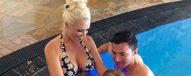 Daniela Katzenberger, Lucas Cordalis und Sophia Cordalis im Schwimmbad Daniela Katzenberger, Lucas Cordalis und Sophia Cordalis im Schwimmbad