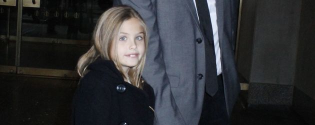 Dannielynn Birkhead mit ihrem Vater Larry Birkhead vor den "Today Show"-Studios in New York Dannielynn Birkhead mit ihrem Vater Larry Birkhead vor den "Today Show"-Studios in New York