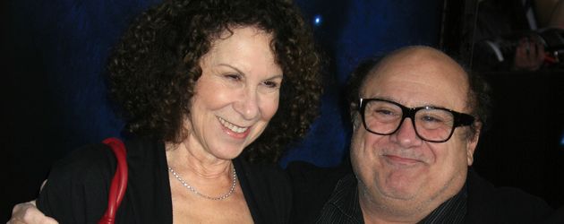 Schauspieler Danny DeVito und Rhea Perlman während der Premiere von "Avatar" 2009 Schauspieler Danny DeVito und Rhea Perlman während der Premiere von "Avatar" 2009