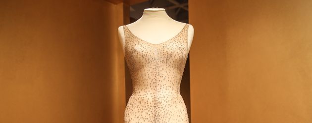 Das Kleid, in dem Marilyn Monroe ihr legendäres Geburtstagsständchen für John F. Kennedy sang Das Kleid, in dem Marilyn Monroe ihr legendäres Geburtstagsständchen für John F. Kennedy sang
