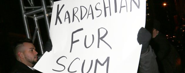 Demonstrant gegen die Kardashians Demonstrant gegen die Kardashians
