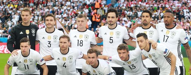 Deutsche Nationalmannschaft beim EM-Spiel Deutschland gegen Polen Deutsche Nationalmannschaft beim EM-Spiel Deutschland gegen Polen