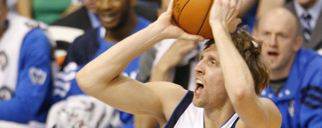 Dirk Nowitzki bei einem Spiel für Dallas Mavericks Dirk Nowitzki bei einem Spiel für Dallas Mavericks