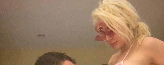 Doug Hutchison und seine schwangere Frau Courtney Stodden im Juni 2016 Doug Hutchison und seine schwangere Frau Courtney Stodden im Juni 2016