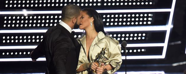 Drake und Rihanna knutschen bei den VMAs 2016 Drake und Rihanna knutschen bei den VMAs 2016