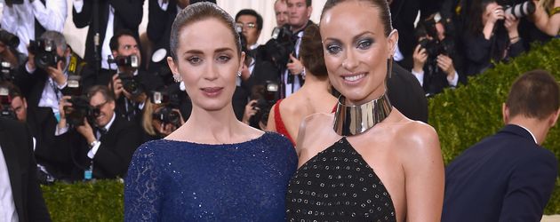 Emily Blunt und Olivia Wilde bei der MET-Gala in New York Emily Blunt und Olivia Wilde bei der MET-Gala in New York
