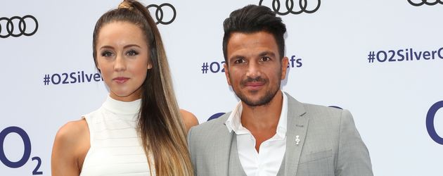 Emily MacDonagh und Peter Andre im Juli 2016 bei einer Veranstaltung in London Emily MacDonagh und Peter Andre im Juli 2016 bei einer Veranstaltung in London