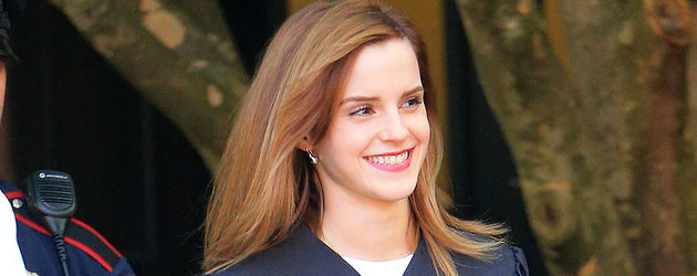 Emma Watson im Talar an der Brown-Universität Emma Watson im Talar an der Brown-Universität