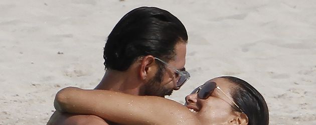 Eva Longoria und Ehemann Jose Baston urlauben am Mittelmeer Eva Longoria und Ehemann Jose Baston urlauben am Mittelmeer