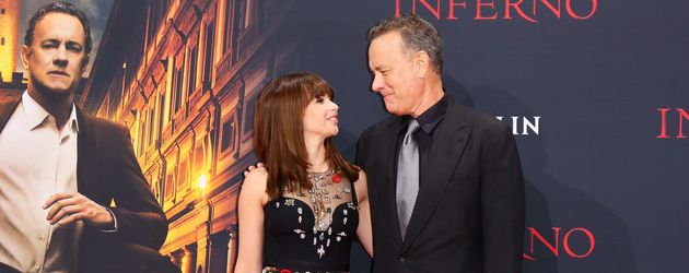 Felicity Jones und Tom Hanks auf der "Inferno"-Premiere in Berlin Felicity Jones und Tom Hanks auf der "Inferno"-Premiere in Berlin