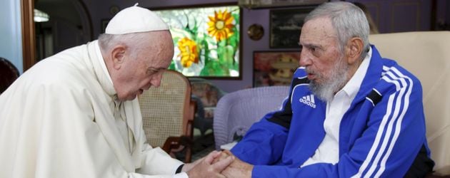 Fidel Castro (r.) bei Papst Franziskus Fidel Castro (r.) bei Papst Franziskus