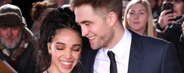 FKA Twigs und Robert Pattinson bei der "The Lost City Of Z"-Premiere in London FKA Twigs und Robert Pattinson bei der "The Lost City Of Z"-Premiere in London
