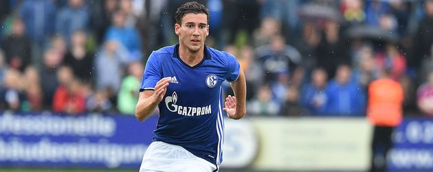 Fußballer Leon Goretzka beim Fußball Testspiel FC Eintracht Rheine - FC Schalke 04 am 13.07.2016 Fußballer Leon Goretzka beim Fußball Testspiel FC Eintracht Rheine - FC Schalke 04 am 13.07.2016