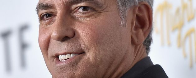 George Clooney bei der "Hollywood's Night Under The Stars" in Los Angeles Bearbeiten Bild hochladen George Clooney bei der "Hollywood's Night Under The Stars" in Los Angeles Bearbeiten Bild hochladen