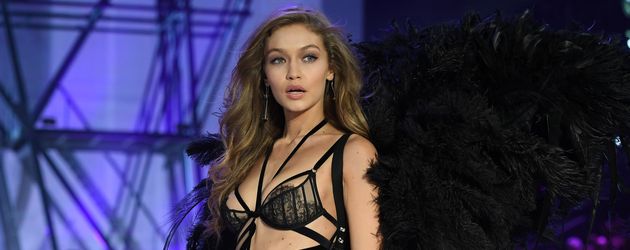 Gigi Hadid bei der "Victoria's Secret Fashion Show" 2016 in Paris Gigi Hadid bei der "Victoria's Secret Fashion Show" 2016 in Paris
