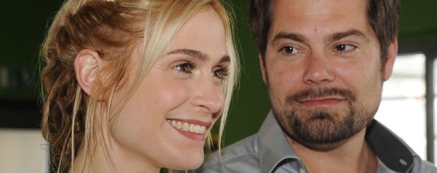 Sophie (Lea Marlen Woitack) und Leon (Daniel Fehlow) bei ihrer Hochzeit Sophie (Lea Marlen Woitack) und Leon (Daniel Fehlow) bei ihrer Hochzeit