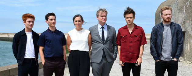 Harry Styles (2. v. r.) mit seinen Kollegen von "Dunkirk" Harry Styles (2. v. r.) mit seinen Kollegen von "Dunkirk"