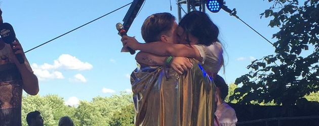 Henning Merten macht Anne Wünsche im Juli 2016 einen Heiratsantrag Henning Merten macht Anne Wünsche im Juli 2016 einen Heiratsantrag