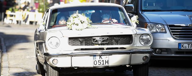 Laura Wontorra bei der Ankunft zu ihrer standesamtlichen Hochzeit mit Simon Zoller in Köln Laura Wontorra bei der Ankunft zu ihrer standesamtlichen Hochzeit mit Simon Zoller in Köln