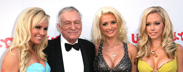 Hugh Hefner (m.) und die "Girls of the Playboy Mansion" Hugh Hefner (m.) und die "Girls of the Playboy Mansion"