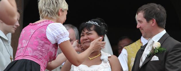 Inka Bause, Narumol und Bauer Josef bei der Hochzeit des BF-Paares Inka Bause, Narumol und Bauer Josef bei der Hochzeit des BF-Paares