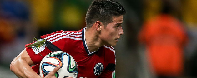 James Rodriguez mit einer Heuschrecke auf dem Arm bei der WM 2014 James Rodriguez mit einer Heuschrecke auf dem Arm bei der WM 2014