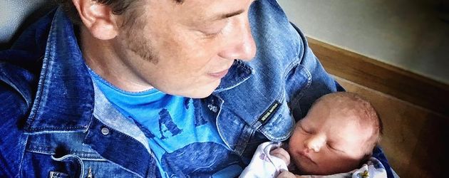 Jamie Oliver und sein neugeborener Sohn Jamie Oliver und sein neugeborener Sohn