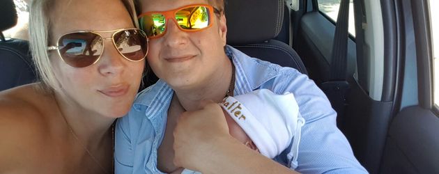 Jens Büchner mit Daniela Karabas und einem Zwilling Jens Büchner mit Daniela Karabas und einem Zwilling