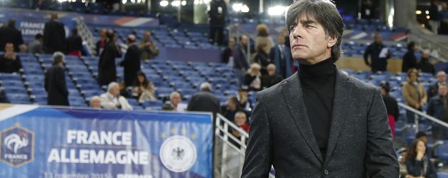 Jogi Löw im November 2015 beim Freundschaftspiel gegen Frankreich in Paris Jogi Löw im November 2015 beim Freundschaftspiel gegen Frankreich in Paris
