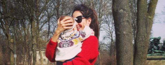 Johanna Klum mit ihrer Tochter im Park Johanna Klum mit ihrer Tochter im Park