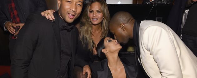 John Legend mit Chrissy Teigen, Kim Kardashian und Kanye West bei seiner Geburtstagsparty John Legend mit Chrissy Teigen, Kim Kardashian und Kanye West bei seiner Geburtstagsparty
