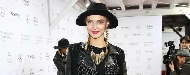 Jolina Fust auf der "Mercedes Benz Fashion Week" in 2016 Berlin Jolina Fust auf der "Mercedes Benz Fashion Week" in 2016 Berlin