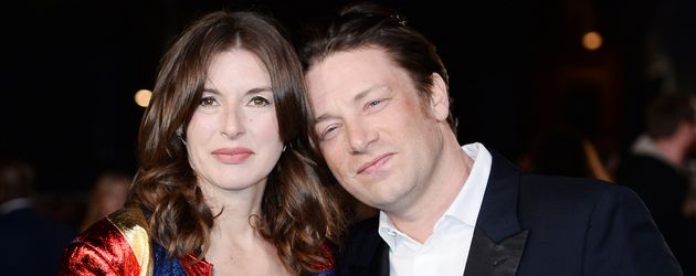 Jools und Jamie Oliver bei der Premiere des Films "Eddie the Eagle" in London Jools und Jamie Oliver bei der Premiere des Films "Eddie the Eagle" in London