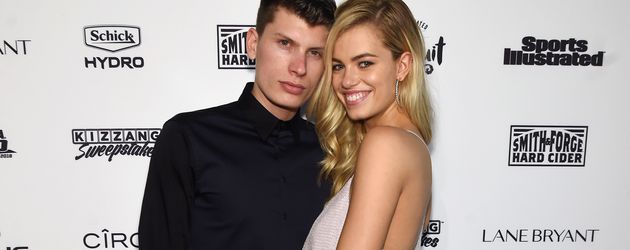 Jullien Herrera und Hailey Clauson bei einem "Sports Illustrated Swimsuit 2016"-Presseevent Jullien Herrera und Hailey Clauson bei einem "Sports Illustrated Swimsuit 2016"-Presseevent