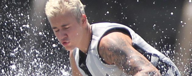 Justin Bieber beim Surfboarden in Miami Beach Justin Bieber beim Surfboarden in Miami Beach