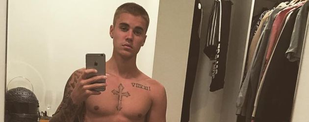 Justin Bieber vor dem Spiegel Justin Bieber vor dem Spiegel